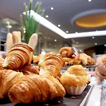 Mercure Centre Gare Hotell 4*