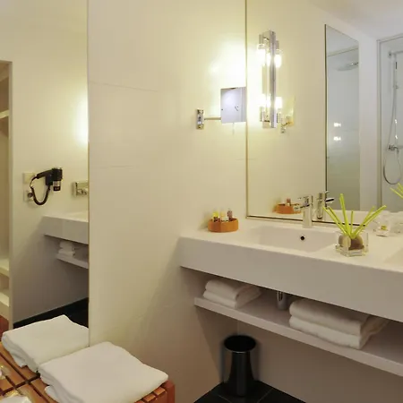 Mercure Centre Gare Hotel 4*